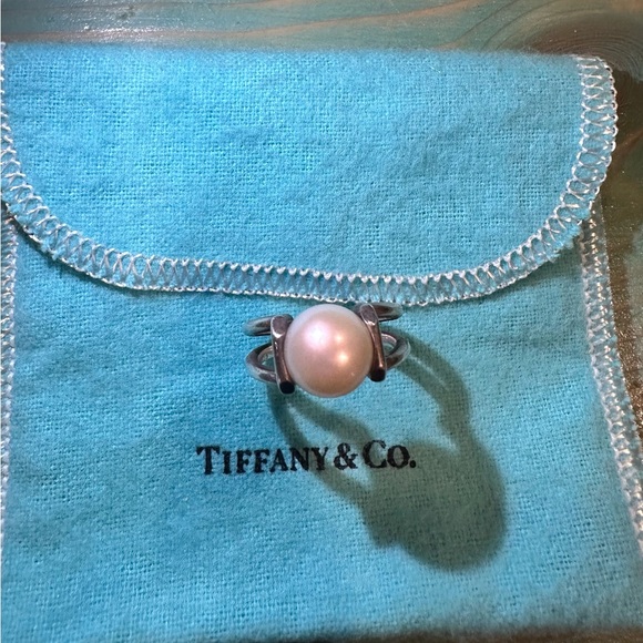 Tiffany & Co. Silver Pearl Ring - Picture 2 of 6